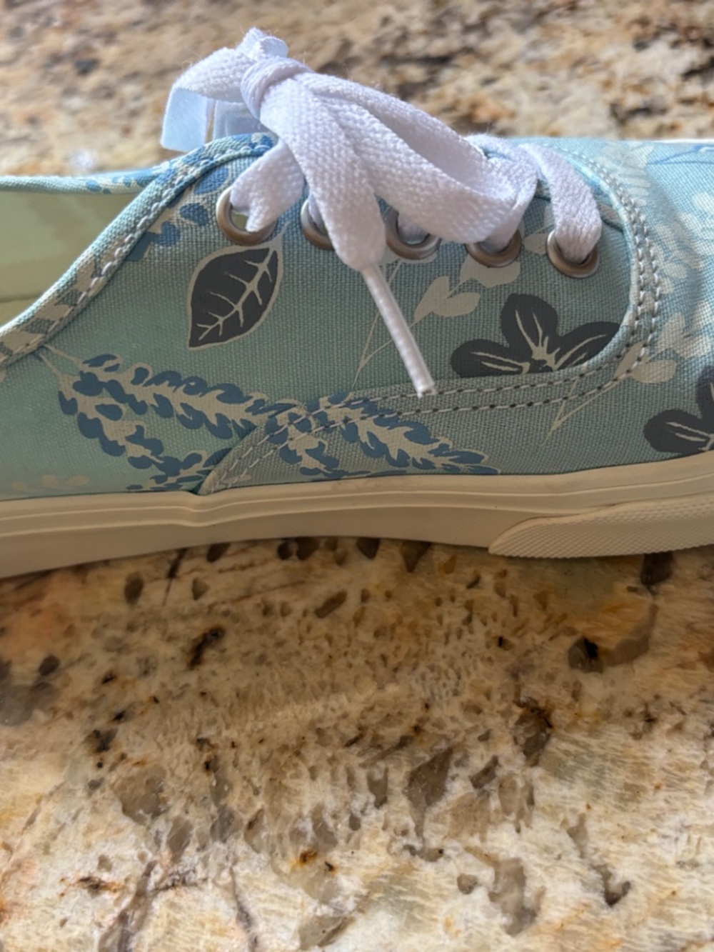 Vans - Picture 3 of 6